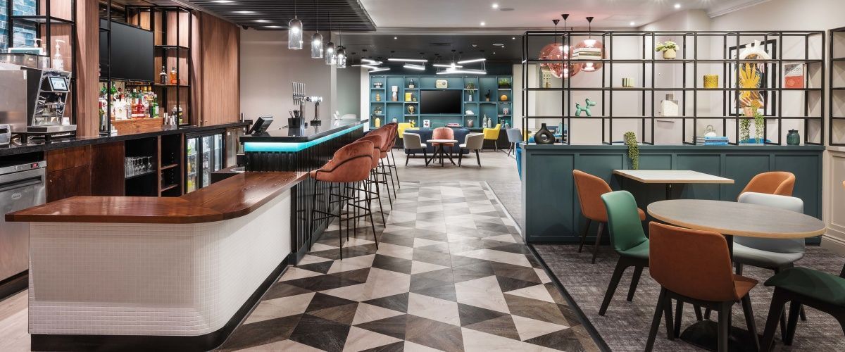 Open Lobby drinks and dining area